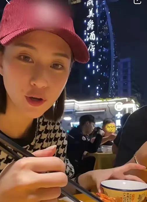 娱乐圈吃小瓜是谁啊图片,吃小瓜事件背后的神秘人物